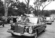 Mercedesy-Benz 300 SEL byly velmi luxusní a v Evropě představovaly špičku. Neměly ovšem ten distinguovaný odstup, jako dlouhý W100, takže jejich použití bylo vzácné…