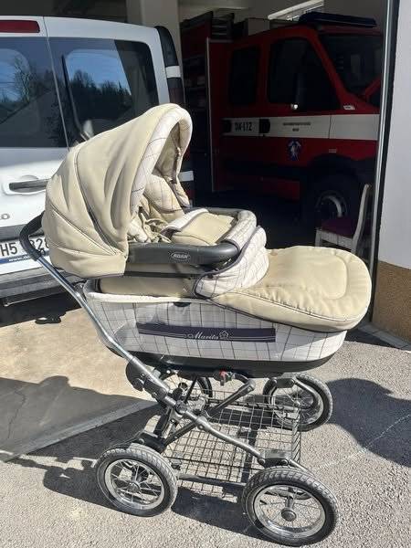 Nabízíme k odběru kočárek - 2v1 korbička a sporťák. K nahlédnutí na obecním úřadě. (Byl k nám přivezen v rámci sbírky pro Diakonii Broumov, avšak Diakonie kočárky nevybírá)