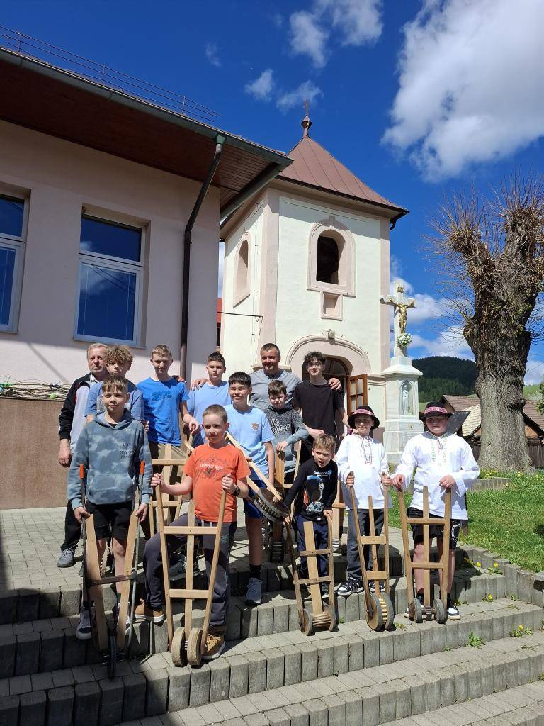 Zvuk rapkania rozozvučal aj v tomto roku celý Zbyňov. Podľa tradície zaviazané zvony od Zeleného štvrtku až do Bielej soboty nahradili naši rapkáči. Poďakovanie patrí našim deťom, organizátorom a OOCR Rajecká dolina za propagáciu v RTVS- rádio REGINA.