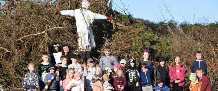 Zveme vás na tradiční pálení čarodějnic na hřišti ve Lhotě   Těšit se můžete na pálení vatry, soutěže pro děti a bohaté odměny. Masky čarodějů a čarodějnic vítány.   Občerstvení zajištěno.