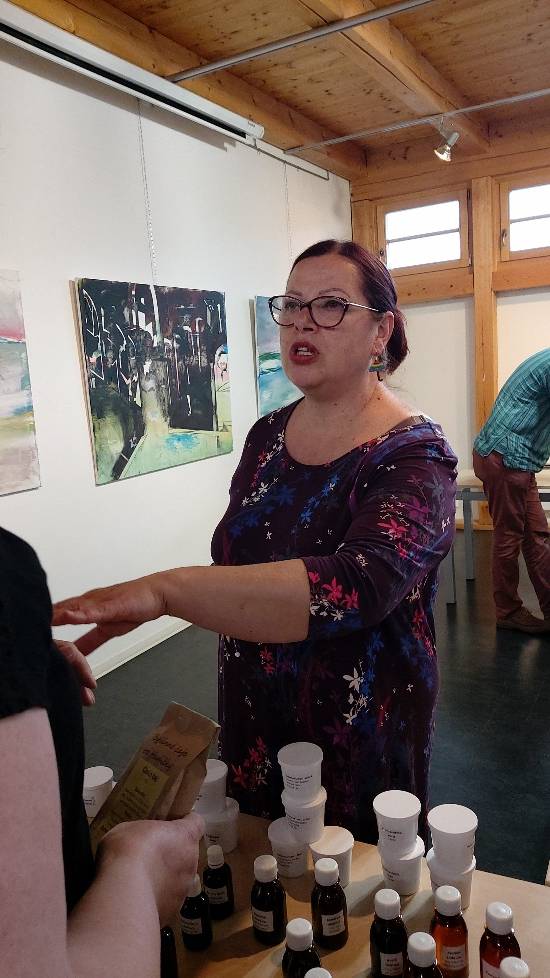 Knihovna městyse Malšice pořádá přednášku Povídání s bylinkářkou HANKA BINKOVÁ z Bítovan  23.4.2025 od 18.00 hodin Galerie Františka Peterky Zveme vás na jarní setkání s vaší oblíbenou bylinkářkou Hankou Binkovou. Tentokrát to bude nejen o tom, co má být v domácí lékárničce, ale k dispozici budou i bylinkové čaje a tinktury. Dále se dozvíte zajímavosti o diagnostice obličeje podle tradiční čínské medicíny. Hanka strávila v loňském roce dva měsíce v Indii, absolvovala tamější kurz a obdržela certifikát z tohoto oboru.  Těšíme se na vaši návštěvu.