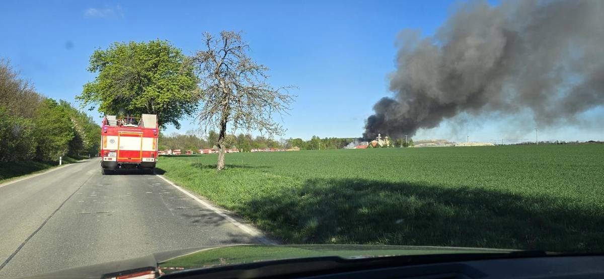 Aktuální informace k požáru skládky v Rynholci