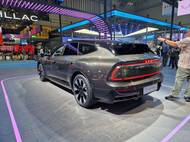 Nabízí se verze s pohonem zadních nebo všech kol.