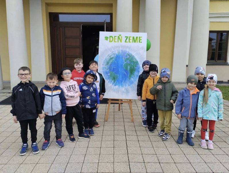 Zamestnanci Sninského kaštieľa v spolupráci s VPS Snina a Národným parkom Poloniny si pre sninské deti a našich predškolákov pripravili zaujímavé, edukačné aktivity pri príležitosti Dňa Zeme.