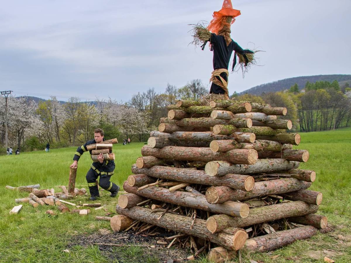 Pálení čarodějnic ve Volevčicích. 30. dubna  od 18:00 hod. Občerstvení vlastní.