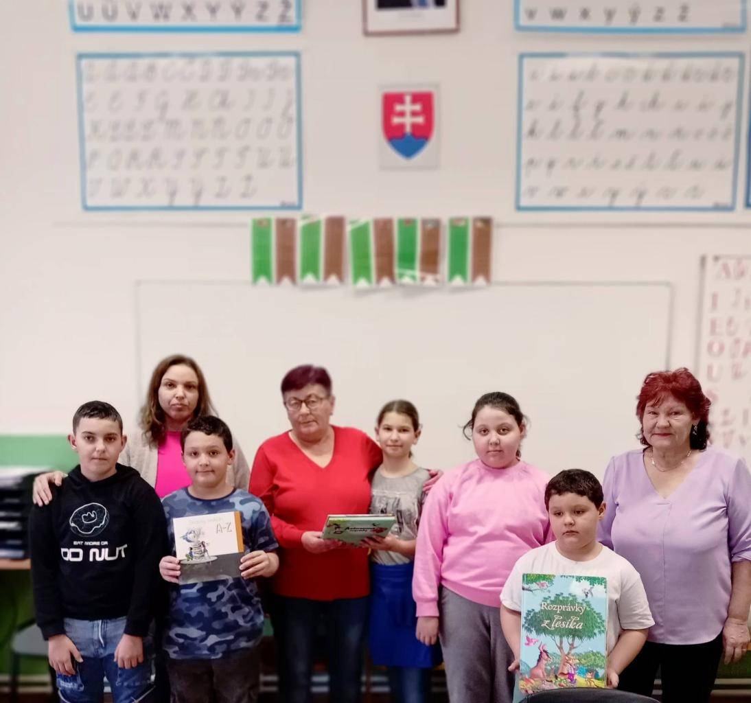 Pri tejto príležitosti sme si pripravili  zaujímavú aktivitu -,, starší čítajú deťom rozprávky ".Viete prečo je Marec mesiacom kníh? Je spojený s osobnosťou Mateja Hrebendu, milovníka kníh a poznania.