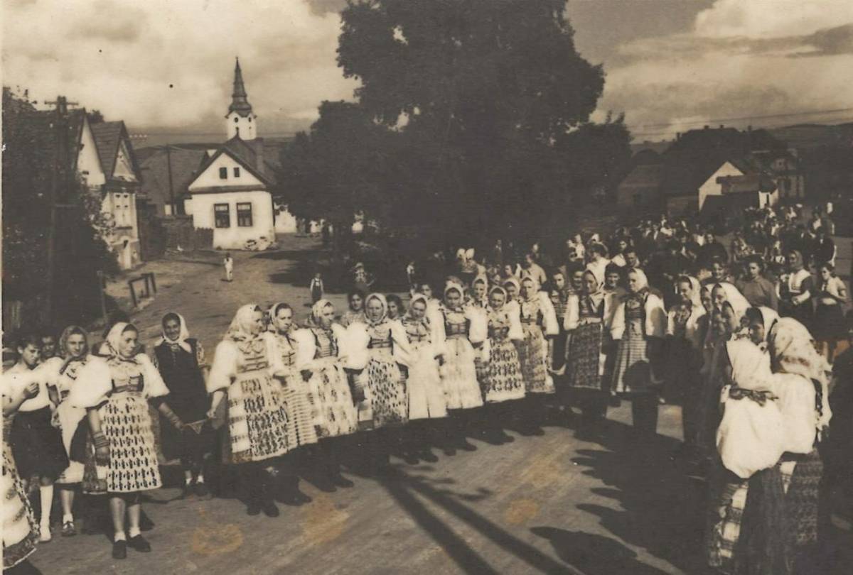 Svätodušný chorovod OMILIENCI