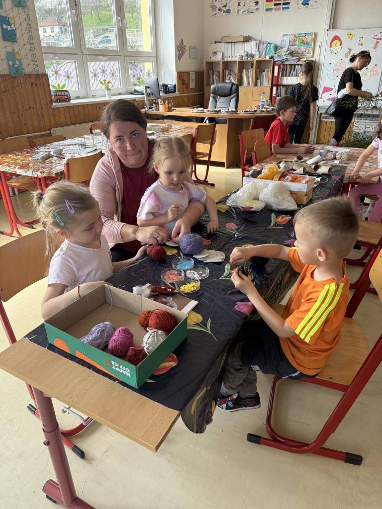 Dne 16.4.2025 proběhlo v základní škole Velikonoční tvoření.