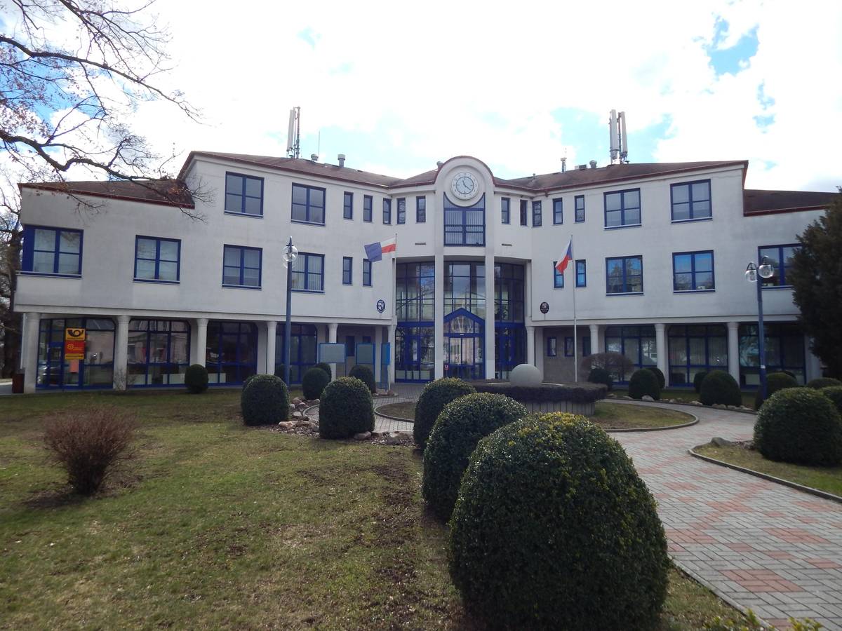 OÚ Proboštov bude ve středu 30. 4. mimořádně otevřen pouze do 15.00 hodin. Úřední doba bude tedy 8.00 - 12.00 a 13.00 - 15.00. Děkujeme za pochopení.