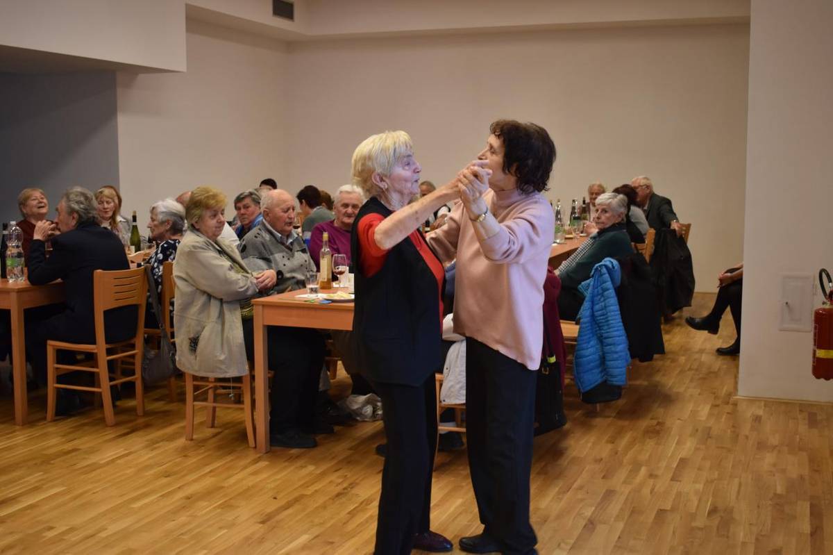 V pátek 25.4.2025 se ve Spolkovém domě v Bílém Podolí uskutečnilo setkání seniorů. K poslechu a tanci zahrál pan Miloš Vágner z Adamova, pěkné vystoupení předvedly děti ze Základní a Mateřské školy. Všem děkujeme za účast.