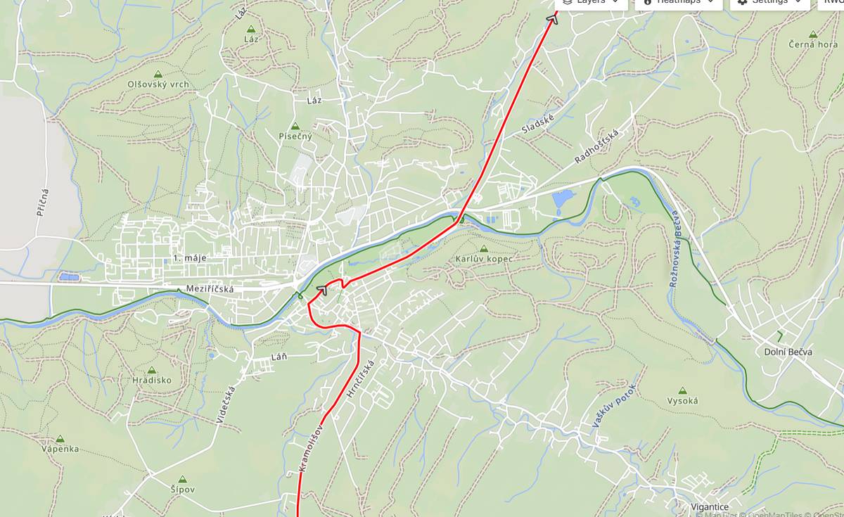V pátek 2. května bude Rožnovem pod Radhoštěm od 13:48 do 14:12 hodin projíždět Mezinárodní etapový závod žen v cyklistice GRACIA ORLOVÁ 2025, který si vyžádá dopravní omezení. V době od 13:30 do 14:30 hodin budou uzavřeny ulice Kramolišov, Nádražní, Pionýrská, Palackého, Ostravská. Jedná se o druhou etapu závodu. V době průjezdu městem budou Policie ČR, Městská policie a organizátoři závodu řídit dopravu.