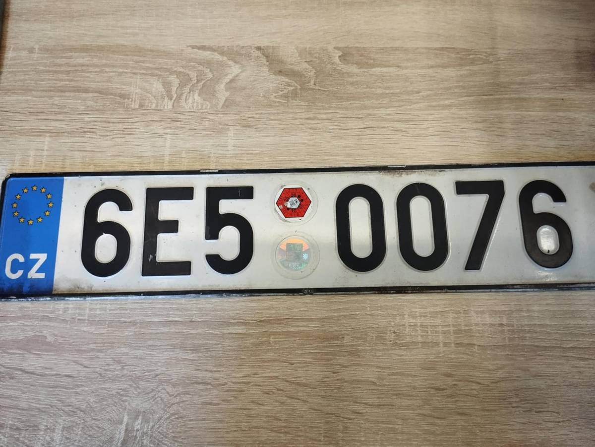 V Prachovicích se našla SPZ. K vyzvednutí na OÚ.