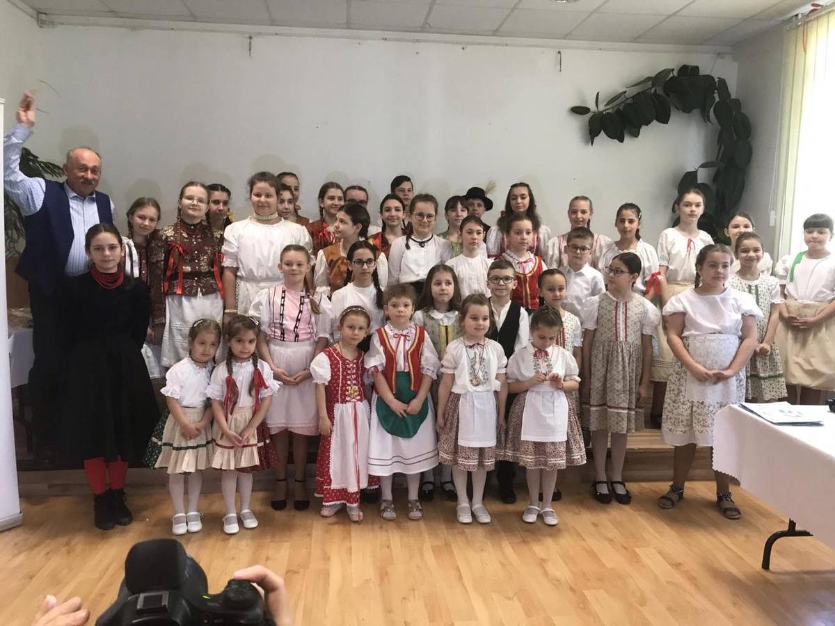 Súťaž v spievaní ľudových pesničiek "Süss fel nap"