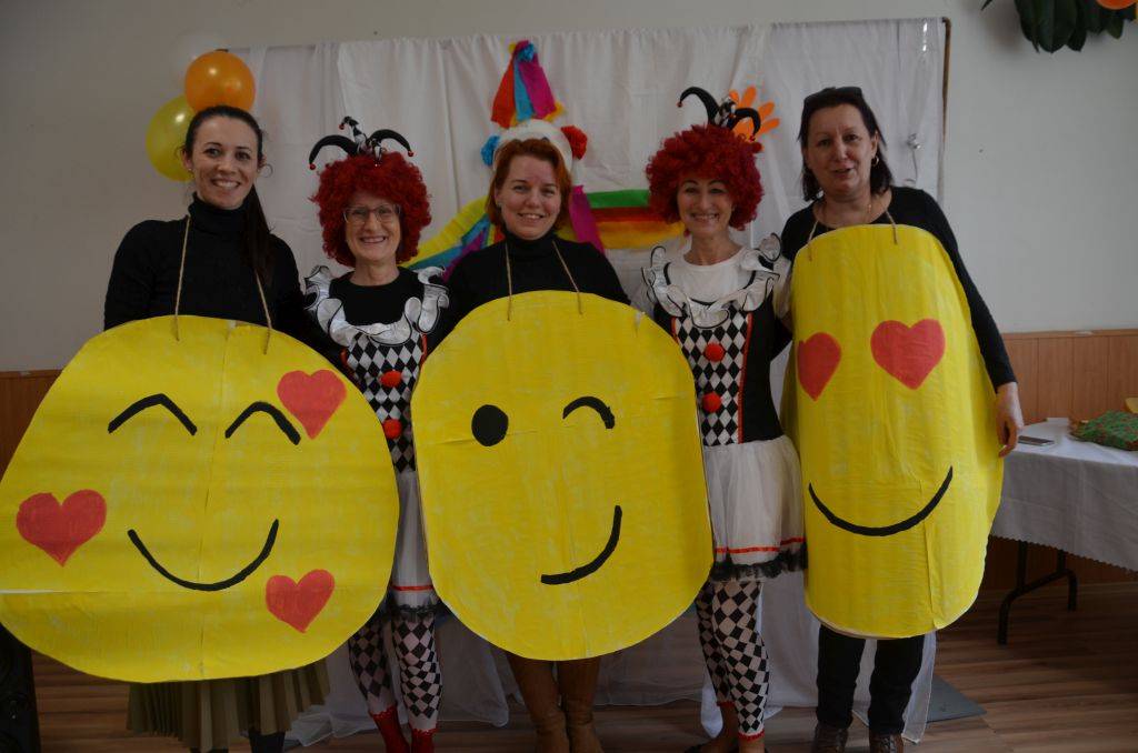 Maškarný ples detí z miestnej základnej školy a materskej školy