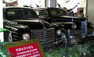 V expozici pekingského vojenského muzea stojí Škoda VOS vedle pancéřovaného ZISu 115
