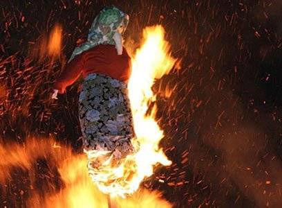 Neseďte doma a přijďte mezi sousedy. Ve všech třech částech obce bude dnes pálení čarodějnic. Občerstvení zajištěno. Začátek přibližně Fojtovice v 17 hodin v parčíku; Soutěž o nejhezčí masku. Heřmanov v 18 hodin naproti škole. Před zapálením ještě budeme zdobit a stavět májku. Blankartice - sraz na rynku.