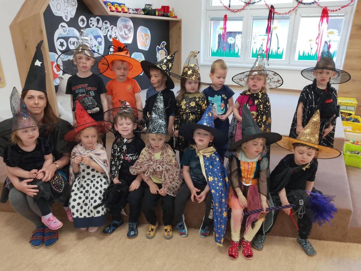 Po roce naší školku navštíví čarodějnice a ukáží nám, jak vypadá pořádný čarodějnický rej. Oblékněte své děti do čarodějnických kostýmů, ať si to společně pořádně užijeme.