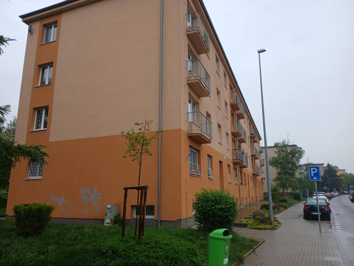 Rodinné domky střídají bytové domy...