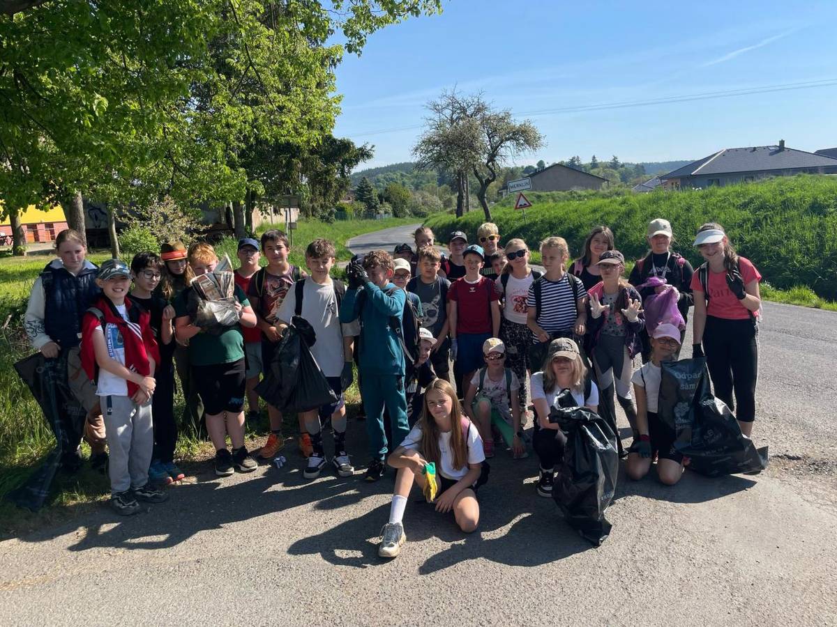 2. května jsme společně oslavili Den Země, připomněli si správné třídění odpadu a vydali se uklidit naši obec.