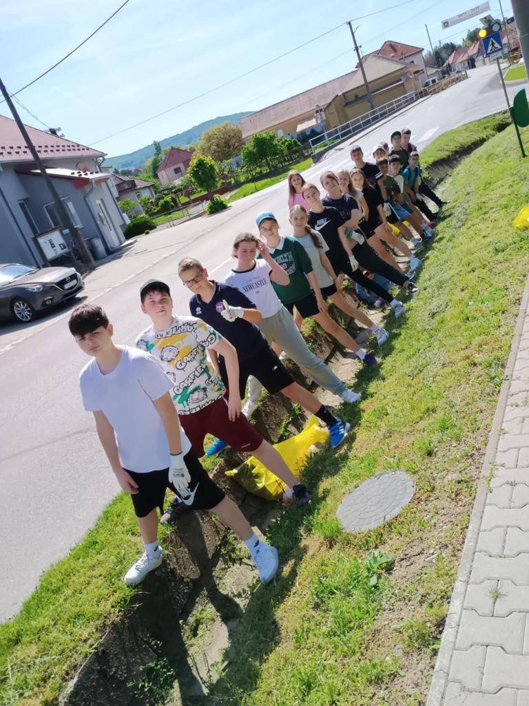 Pri príležitosti Dňa Zeme organizuje naša škola dňa 30. apríla 2025 (v stredu) brigádu v okolí školy a v obci.