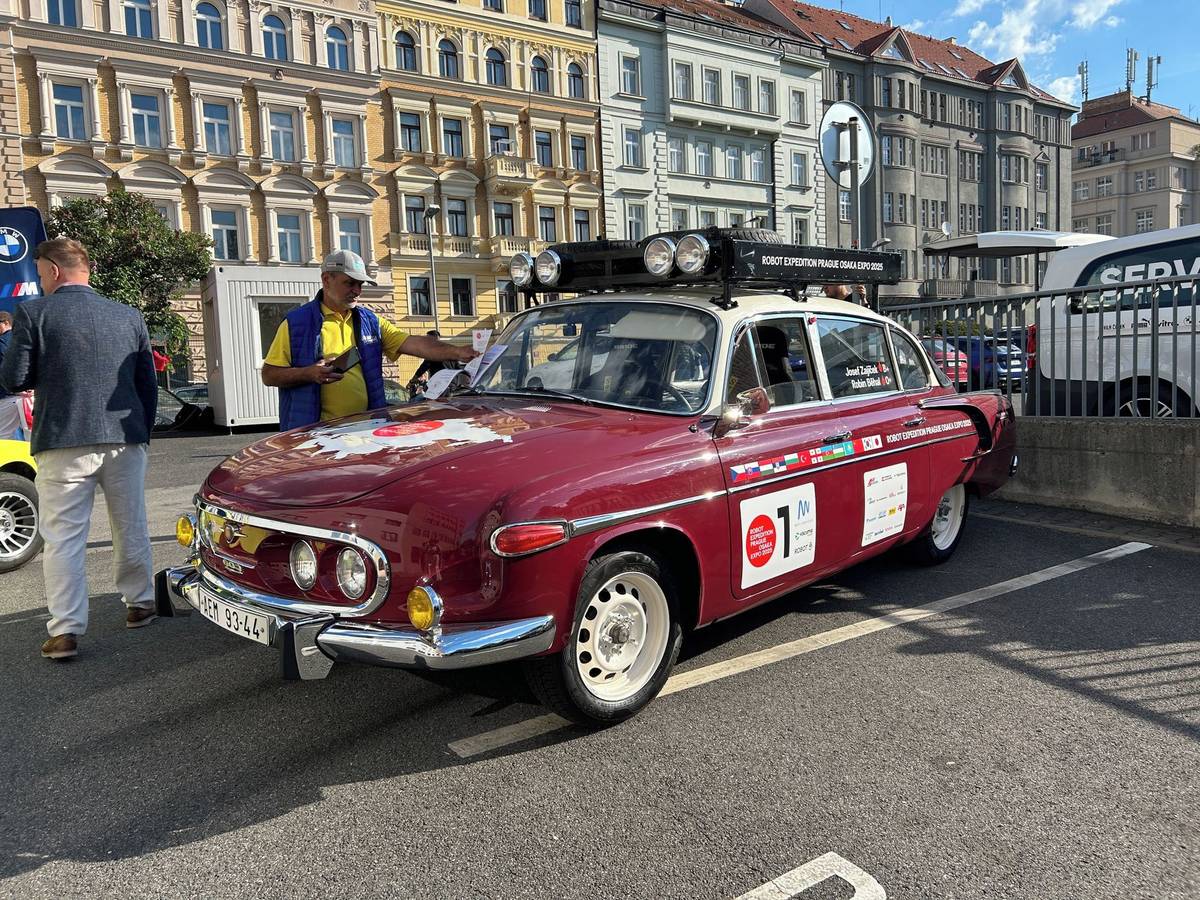 Tatra 603 jela závod loni a předloni, letos se s ní Josef Zajíček chystá na cestu až do Ósaky na EXPO 2025.