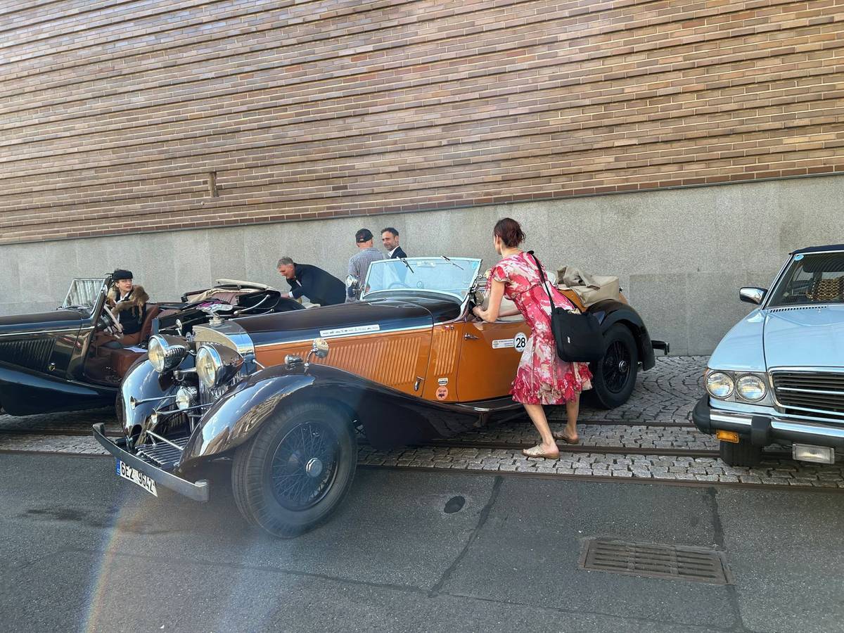 Monumentální Jensen Lubormíra Pešáka.