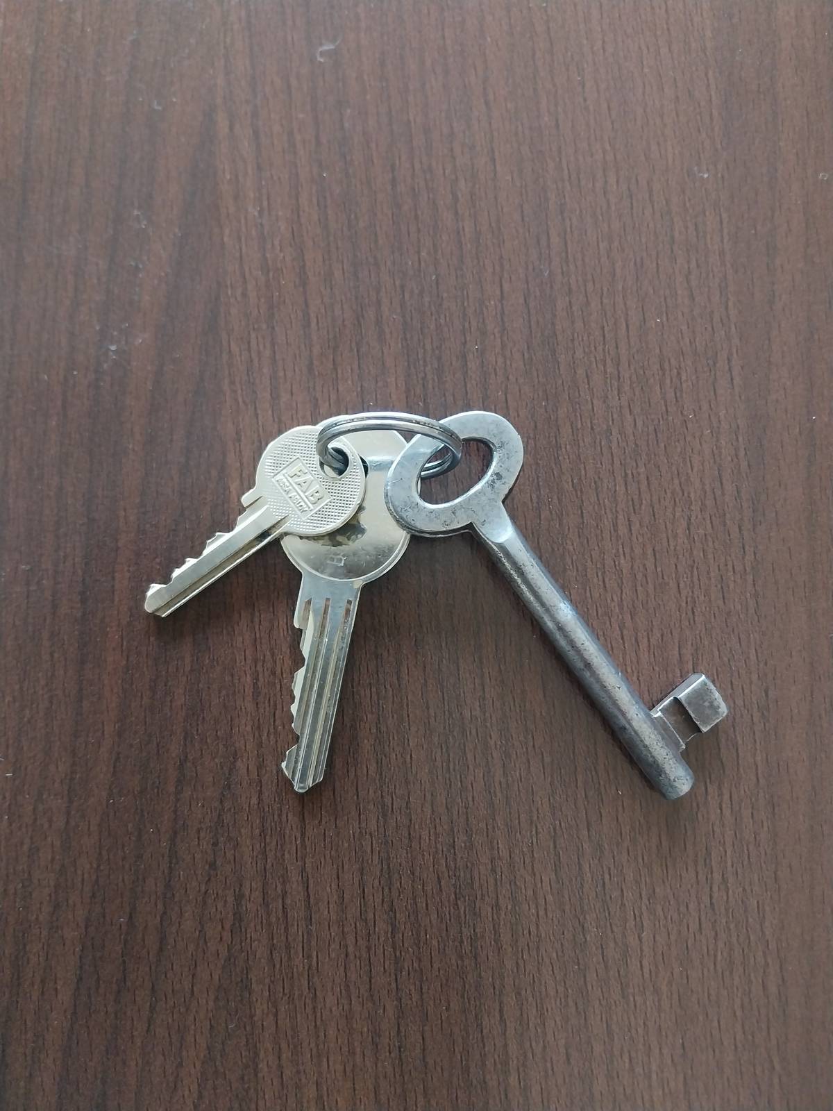 Dnes sa nad obecným úradom našli kľúče, kto ich stratil, nech sa ozve na 0910 991 221.