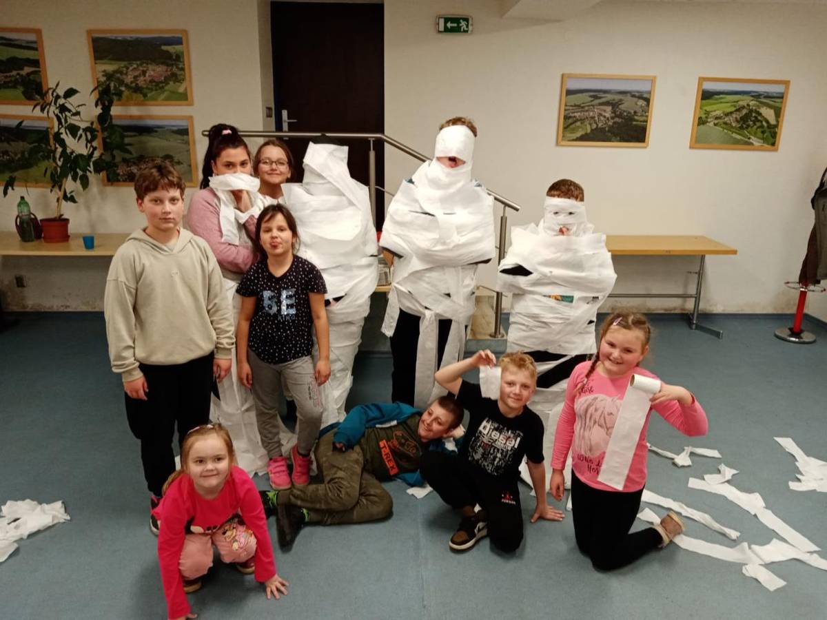 Jako každý rok i letos se uskutečnila Noc s Andersenem. Odpoledne plné her, čtení knih a přespávání v knihovně, to byl krásný den s vašemi ratolestmi.  Snídaně samozřejmě nechyběla.