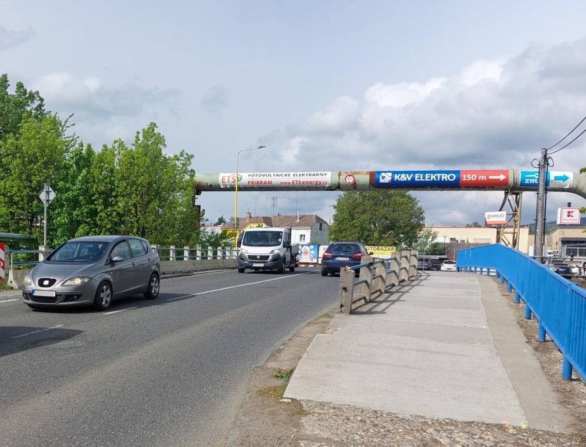 Od středy 07.05.2025 dojde k uzavření mostu v ulici Husova v Příbrami, z důvodu havarijního stavu a následné opravy.  Jedná se o most nad kolejemi nad kruhovým objezdem u Obory směrem na Březové Hory (Kaufland). Objízdné trasy jsou aktuálně řešeny a budou zveřejněny.