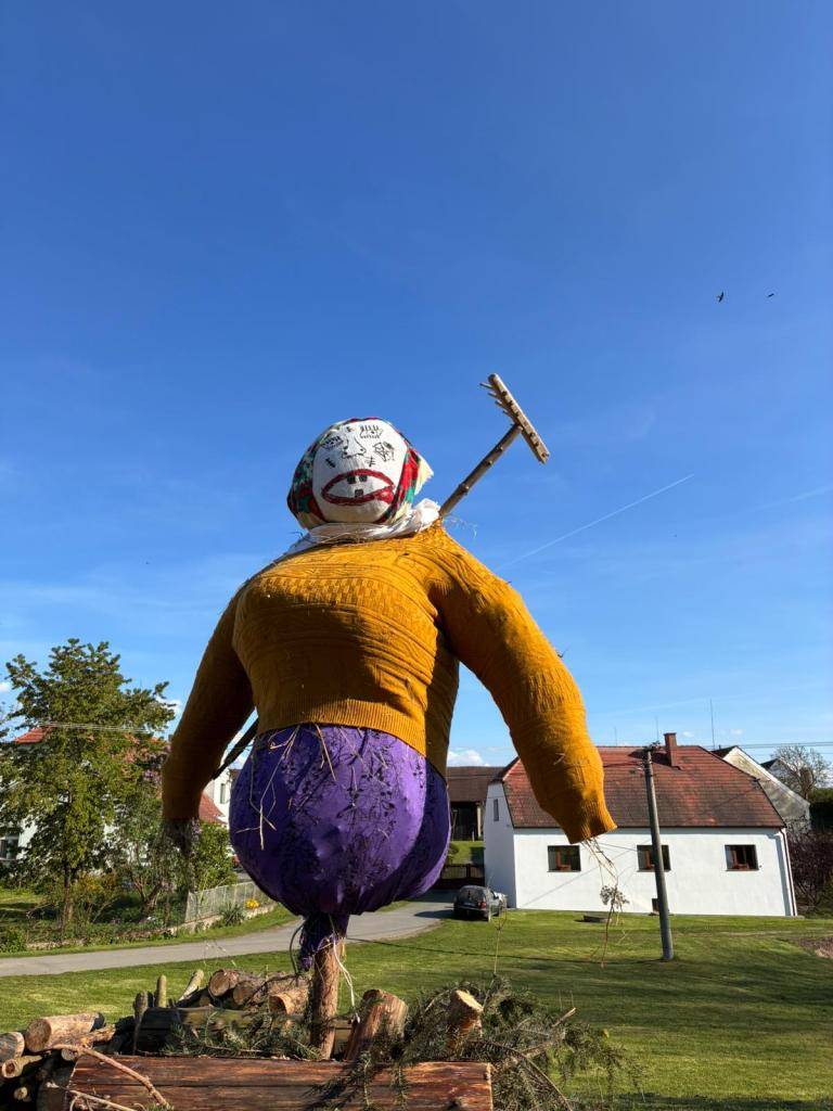 2025_Stavění májky a pálení čarodejnic