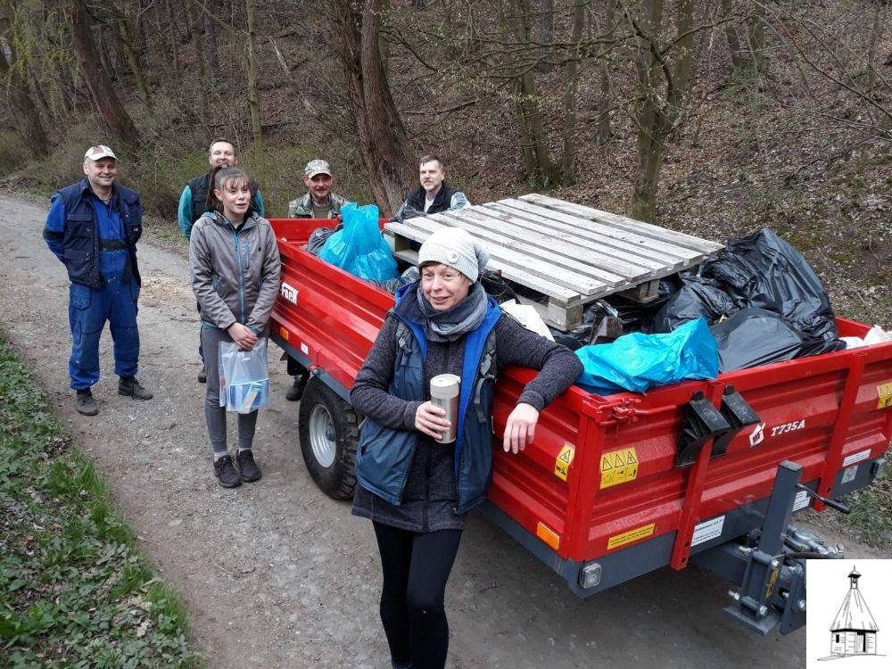 Děkujeme všem, kteří projevili ochotu a zúčastnily se likvidace černé skládky "Na Dole" dne 13.4.2019.
