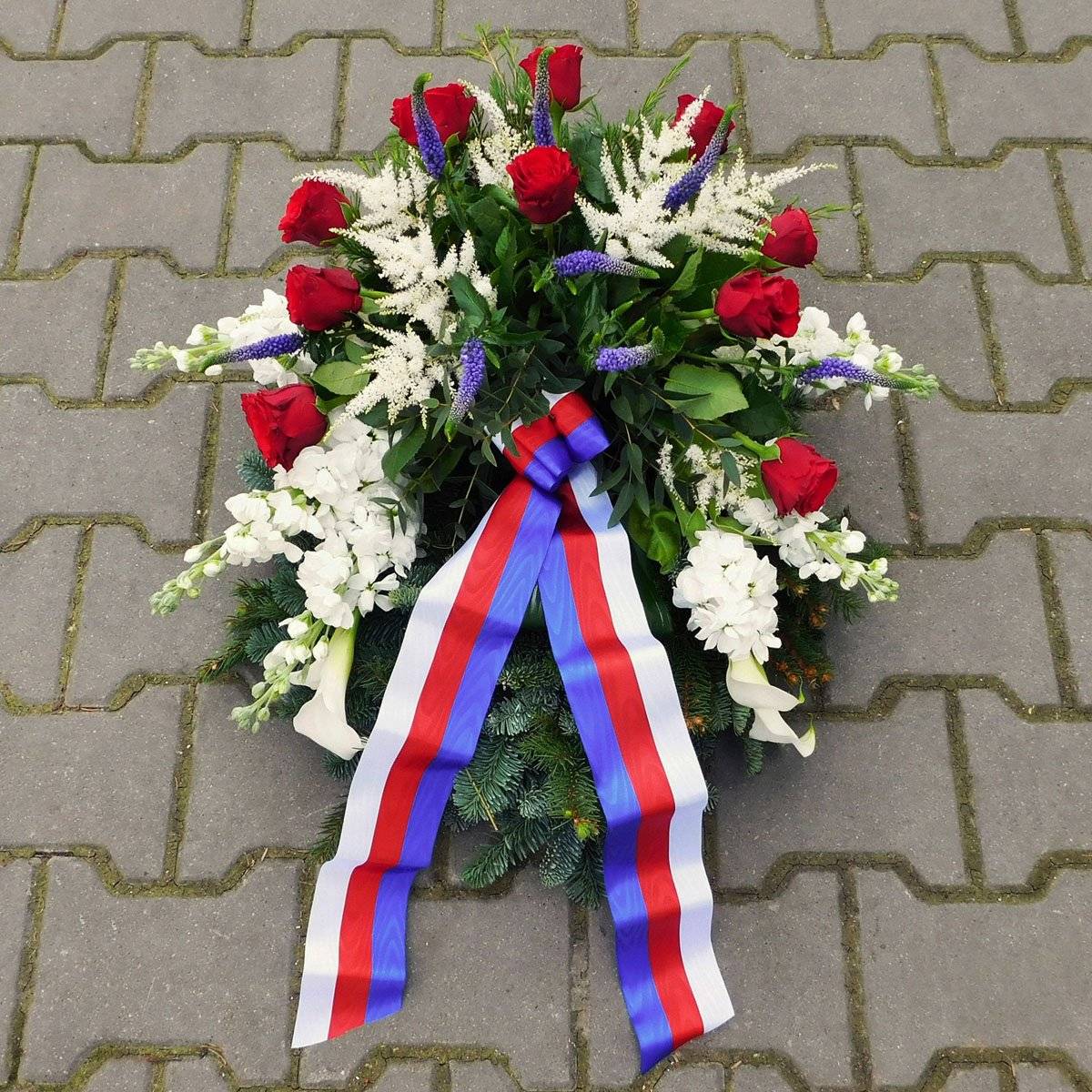 Pietní akt k uctění památky padlých se uskuteční 7.5.2025. Sejdeme se v 17.30 hodin na návsi u boxu Zásilkovny a společně půjdeme položit kytice padlým na místní hřbitov.