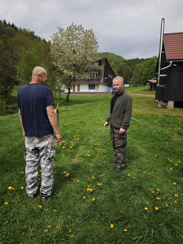 S menším posunem a nepřízní počasí Májka stojí a čarodějnice byla spálena.