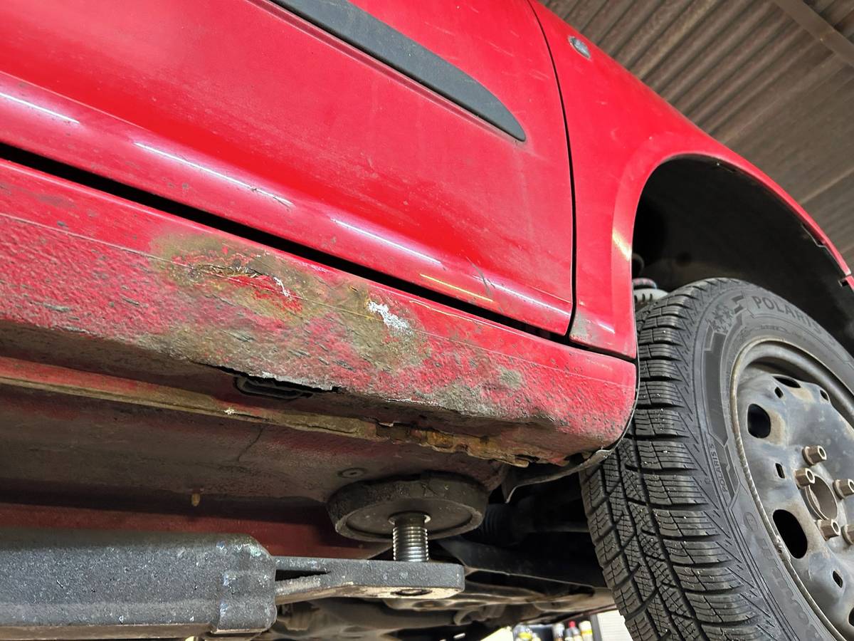 Jde o častý neduh dvojkových Fabií. Reznou jim prahy.