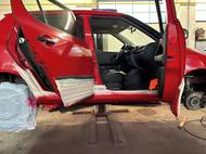 Po zaschnutí jsme prahy nastříkali červeným lakem ve spreji.