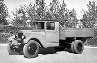 ZIS-5 vznikl na základě licence amerického Autocaru Series SD a představoval jeden z nejpopulárnějších sovětských náklaďáků