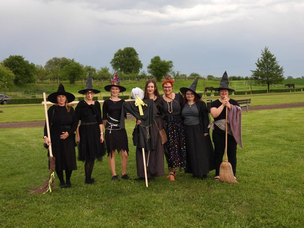 V sobotu 3. 5. 2025 proběhl tradiční Slet čarodějnic a Stavění Máje.