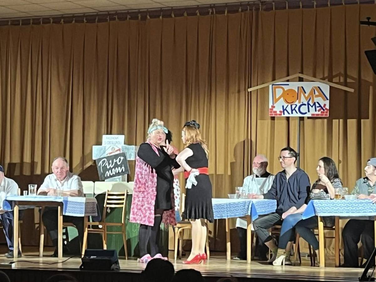 Druhá januárová sobota patrila v našom kultúrnom dome divadelnému predstaveniu v podaní divadla DINO, komédiálna hra Doma je doma.