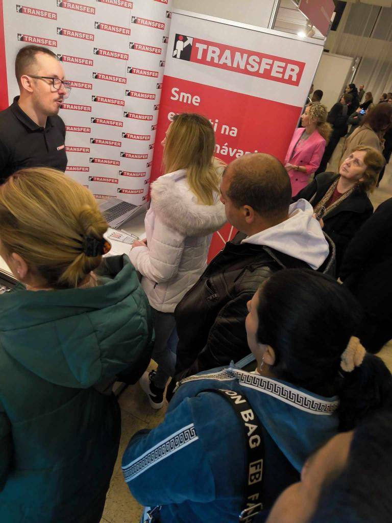 Pracovníčka pre pracovné poradenstvo a sociálny pracovník spolu s našimi klientmi sa zúčastnili na podujatí Kariéra Expo v Košiciach, kde mohli stretnúť viacerých zamestnávateľov pod jednou strechou a ukázať klientom kde a ako sa môžu zamestnať, aké sú podmienky pre prijatie do určitého zamestnania.