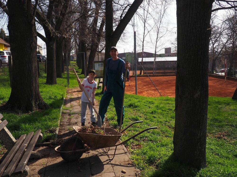 Brigáda na hřišti TJ 30.3.