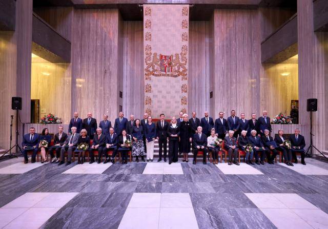 Za mimořádné činy v boji proti nacistickým okupantům včera (8. 5. 2025) ministryně obrany vyznamenala in memoriam tři desítky osobností. Slavnostní setkání se uskutečnilo v Národním památníku na Vítkově a přihlíželi mu představitelé státu, armády i diplomatického sboru. Mezi oceněnými byl i Genmjr. Vlastimil Veselý, jehož život byl spjat s Prostějovem.                               Číst dál...