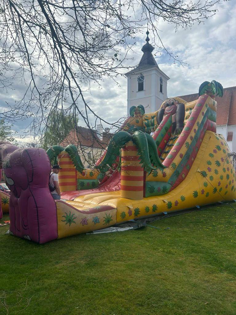 ....a v neděli chodili koledníci