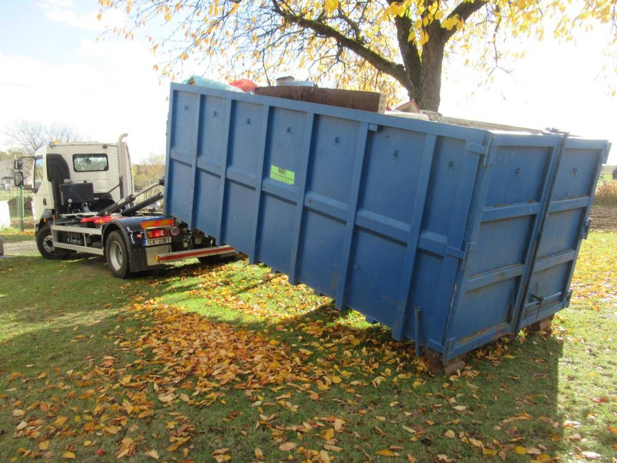 Obec Velká Turná pořádá pro občany obce - Jarní sběrný den .  Odevzdávat se může : Velkoobjemový domovní odpad, železo, domácí spotřebiče a nebezpečný odpad vzniklý v domácnosti občanů. Sběrný den je v sobotu 10.5.2025 od 9:00 - 12:00hod. v areálu školy.