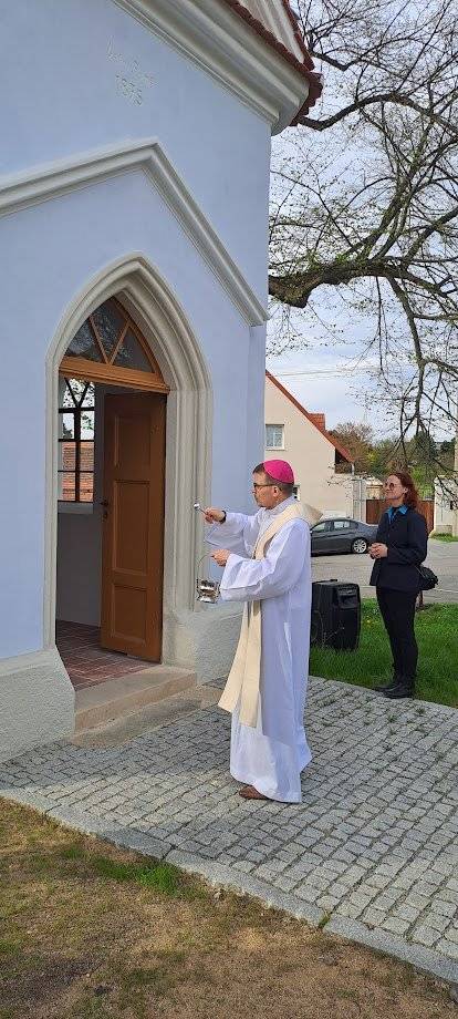 Selskou náves rozezněly zvony hned dva víkendy za sebou. Nejprve se rozezněl zvon na nově rekonstruované kapličce a další víkend se přidala dokonce celá zvonohra.🔔 Články a fotogalerie najdete na webu MO8: Otevření kapličky Pražská zvonohra Videa z obou akcí najdete zde.