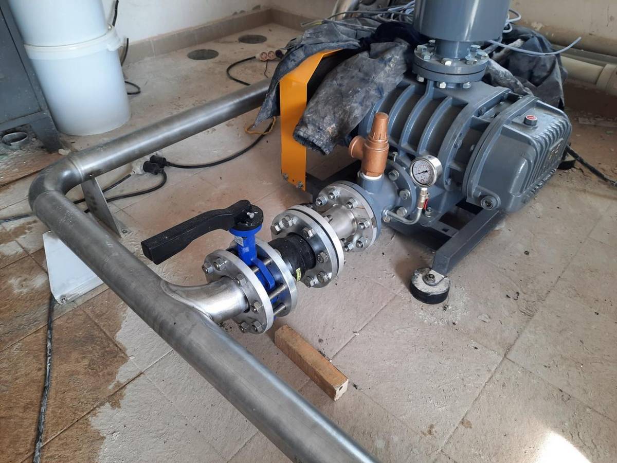 25. marca 2022 začali práce na stavbe II. etapy ČOV Huncovce. Rozšírenie (zdvojnásobenie) kapacity ČOV bolo pre ďalší rozvoj obce nevyhnutné z dôvodu hraničných kapacitných hodnôt doterajšej I. etapy ČOV vybudovanej ešte v rokoch 2007-2008.