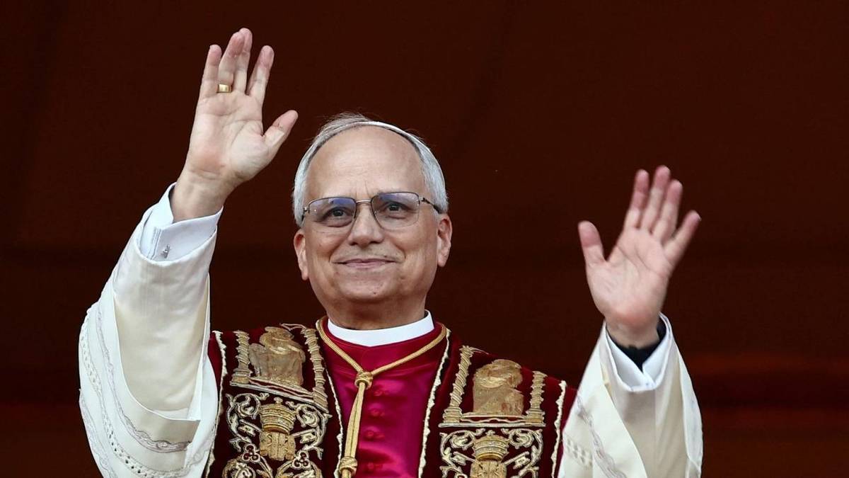 8.mája 2025 sa pápežom stal Lev XIV., vlastným menom Robert Francis Prevost.