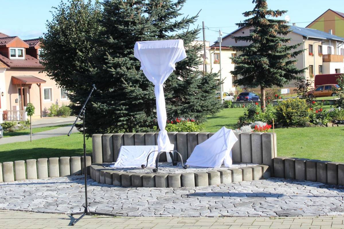 Odhalenie pamätníka židovských obyvateľov deportovaných z Huncoviec pred 75 rokmi.