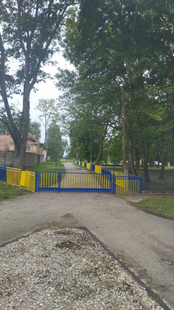 Dňa 8.5. sa v MŠ uskutočnila brigáda rodičov. Naplánované bolo natieranie plota a bránok v areáli MŠ. Keďže máme skvelých rodičov, ich spoločné nasadenie bolo zárukou toho, že sa stihli zrealizovať všetky naplánované práce. Zo srdca ďakujeme všetkým, ktorí sa zapojili. Deti budú spokojné a šťastné.