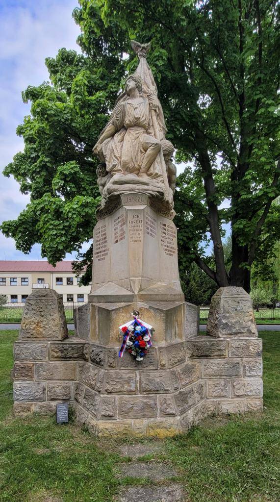 Ve čtvrtek 8. května si připomínáme 80 let od konce 2. světové války. Uctěme vzpomínkou památku všech, kteří bojovali za naši vlast, našich padlých spoluobčanů i židovských rodin, které válka připravila o život.