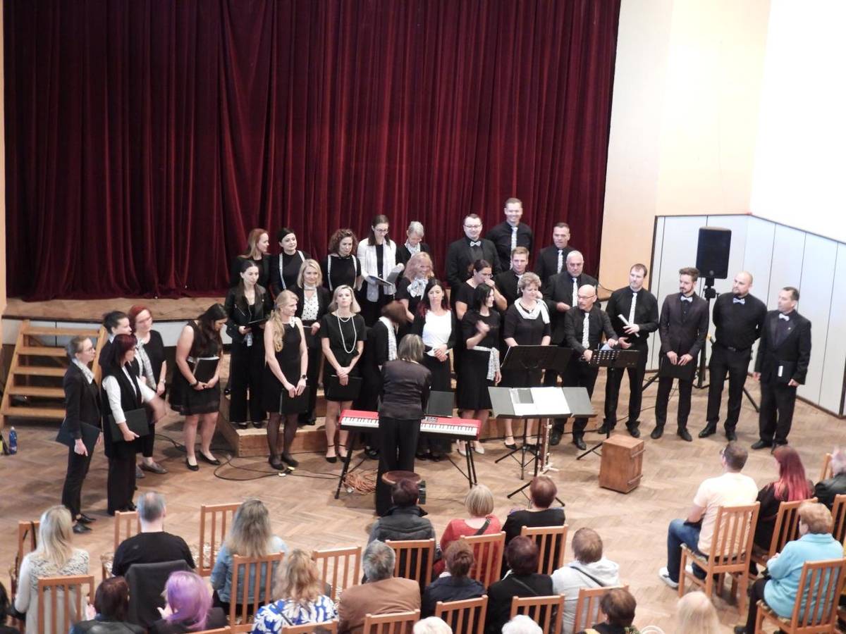 V neděli 11. 5. 2025 nás navštívil pěvecký sbor ZeSrandy, který zazpíval nejen pro maminky ke Dni Matek.